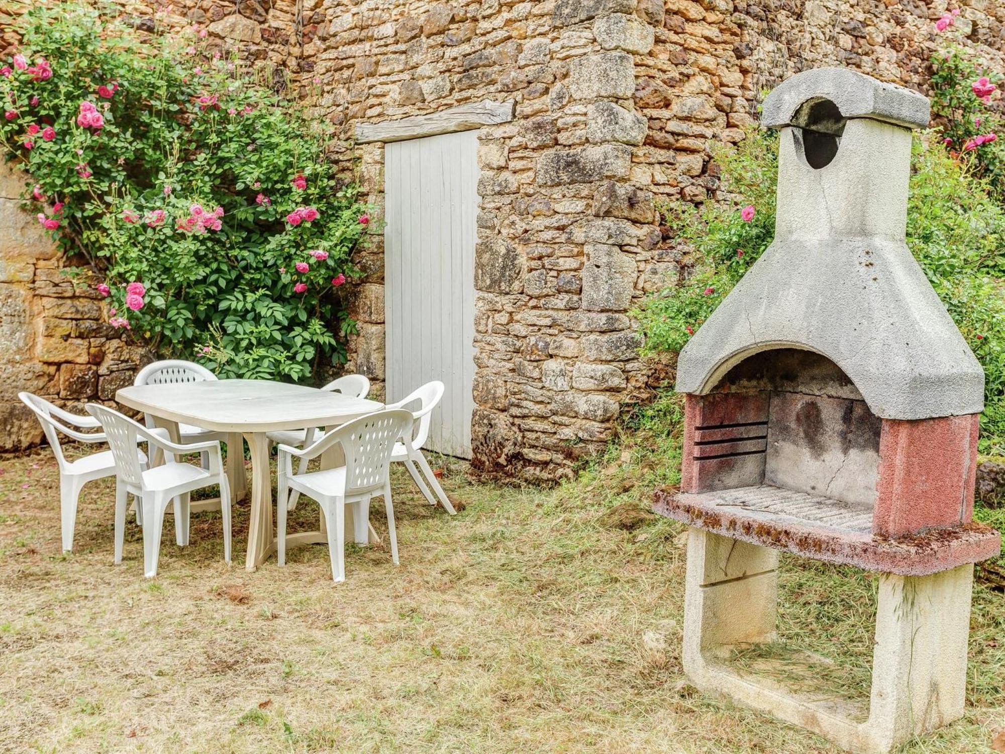 Cosy Holiday Home In Lantheuil With Garden Villefranche-du-Périgord Εξωτερικό φωτογραφία
